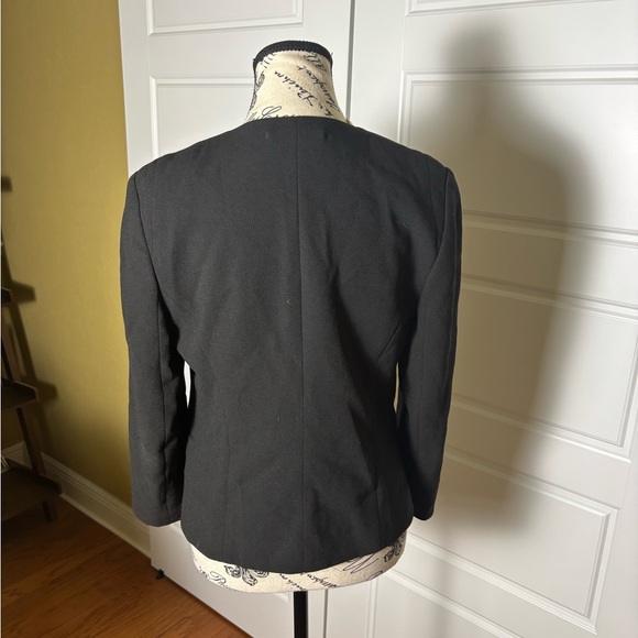 WILFRED | Aritzia Equis Cropped Open-Front Crepe Black Blazer Jacket (Size 6) - Picture 7 of 8